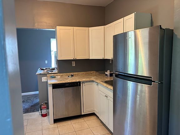 3rd image of 2521 Tremont Ave