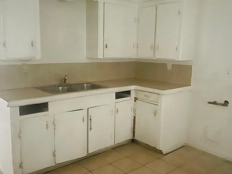 807 Patti Ln — Photo 4