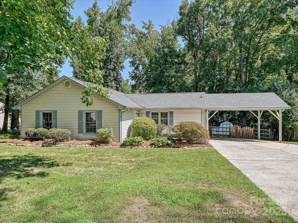 3808 Cobbleridge Dr, Charlotte, NC 28215