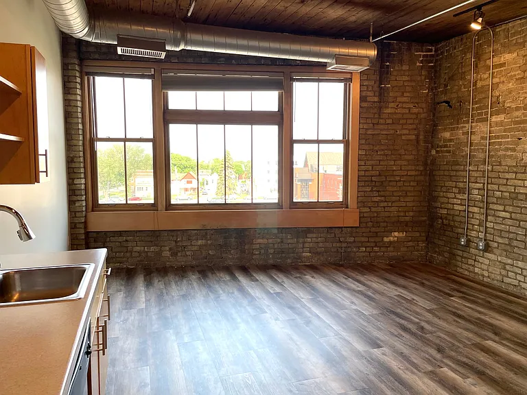 309 Roberts St N #401 — Photo 12