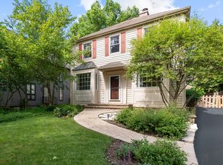 174 Wildwood Rd, Lake Forest, IL 60045