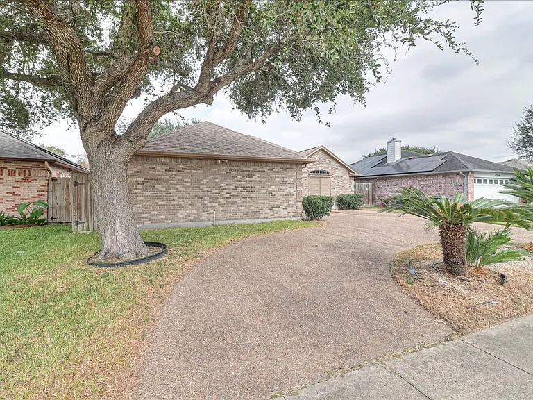 6330 Penny Ln — Photo 3