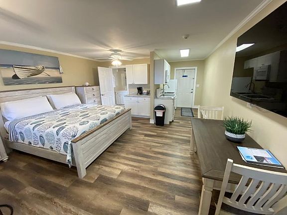 3rd image of 2625 NE Indian River Dr #3