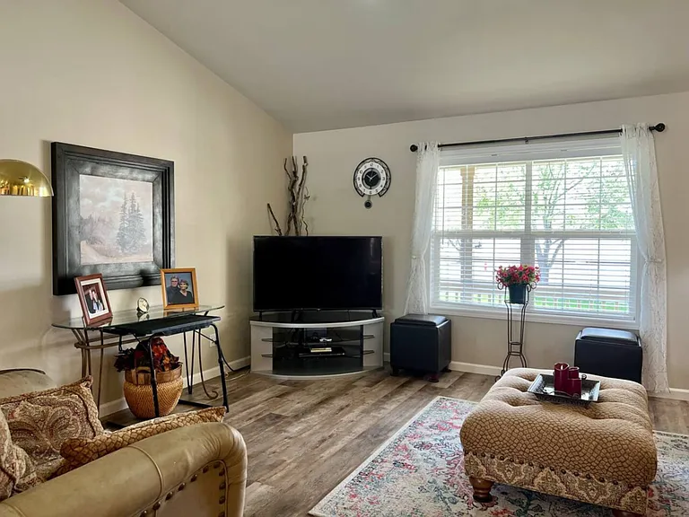 L Loop — Photo 10