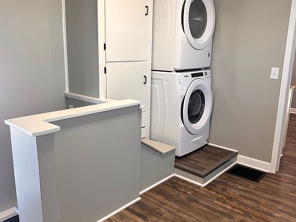 Mud-Room with Washer and Dryer