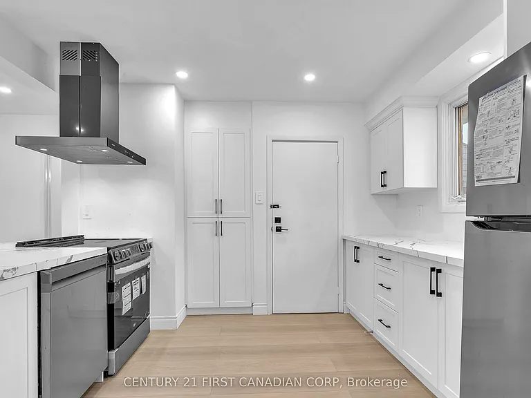 48 Toulon Cres #UPPER — Photo 4