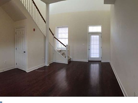 5th image of 1 Academy Cir Unit 319