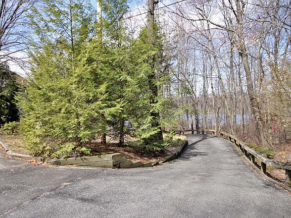 4th image of 271 Lakeview Dr