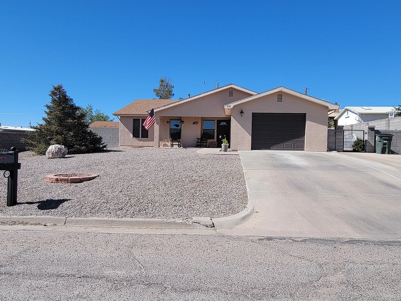 3 bed, 1650 sqft, $1,600 — Photo 1