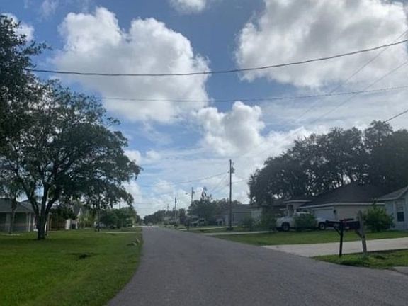 Exterior Neighborhood (street photo)