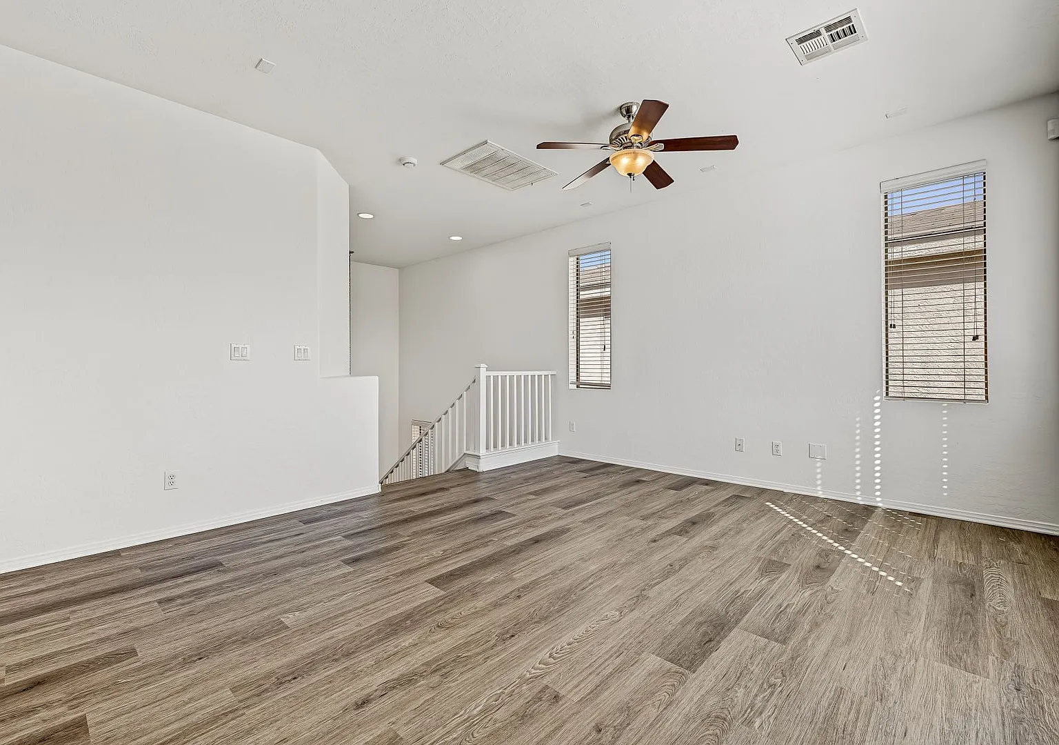 Nw 3 Bedroom With A Loft, Close To Community Playground — Photo 4