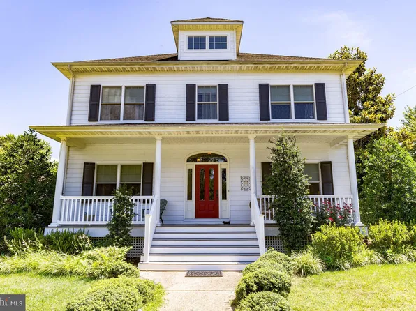 14251 Calvert St, Solomons, MD 20688