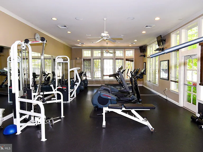 5121 Travis Edward Way #J — Photo 29