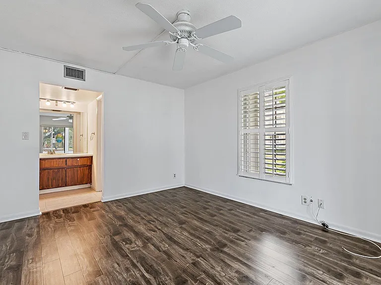 5570 Tamberlane Cir #131 — Photo 22