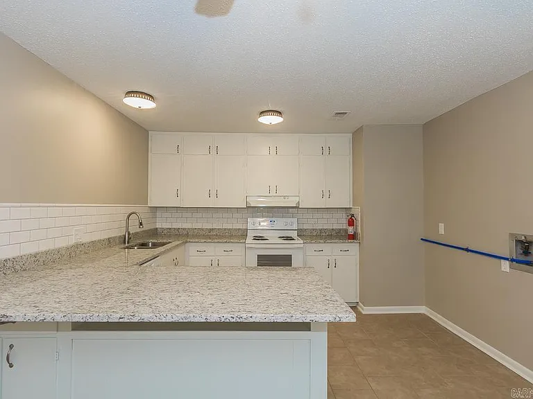 1574 Skyline Dr — Photo 6