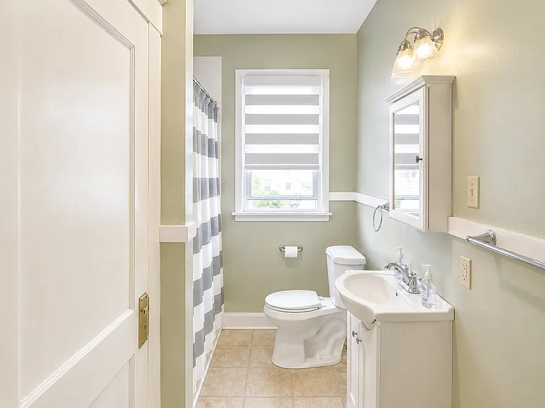 422 Franklin Ave #1 — Photo 8