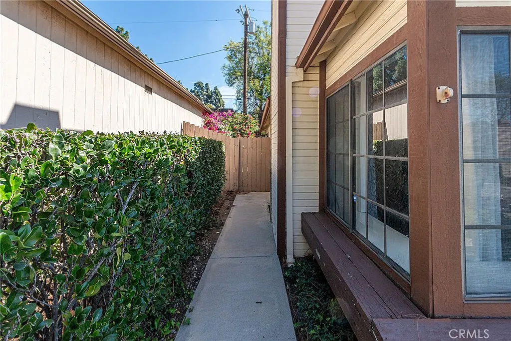 2 bed, 1234 sqft, $3,500 — Photo 4