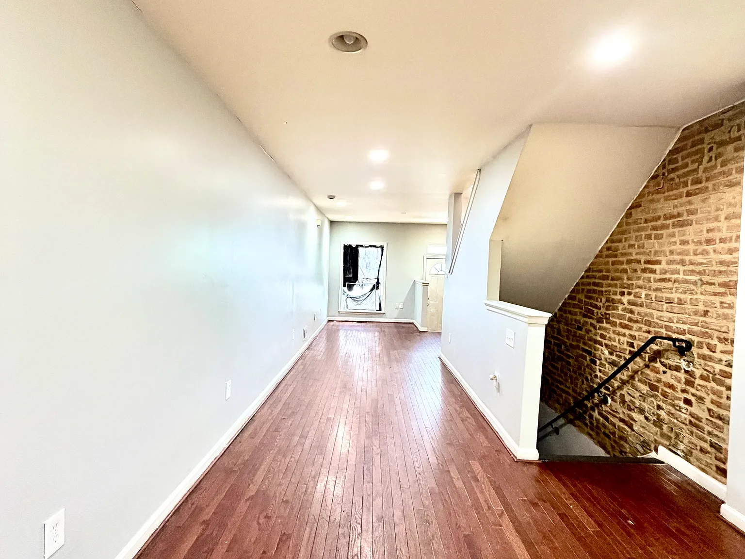 2 bed, 1200 sqft, $1,350 — Photo 2