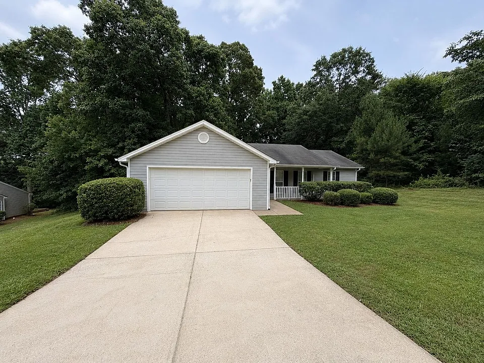 211 Ravenwood Ct