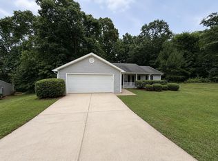 211 Ravenwood Ct, Bethlehem, GA 30620