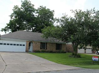 511 W Oak St, Highlands, TX 77562