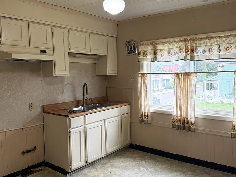 96 Dewey Ave #2 — Photo 1