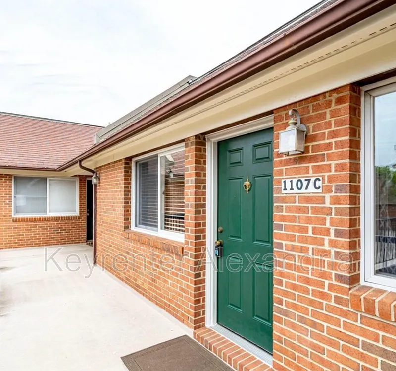 3 bed, 2.0 bath, 1076 sqft, $3,600 — Photo 3