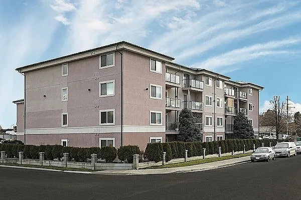 885 Westminster Ave — Photo 16