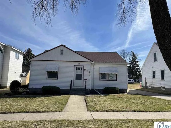 918 6th St N, Saint James, MN 56081