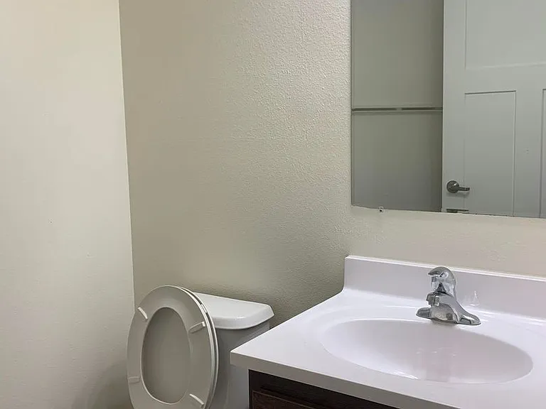 Dakota E & W Apartments — Photo 128
