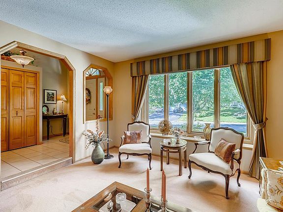 5th image of 71 Carriage Ln