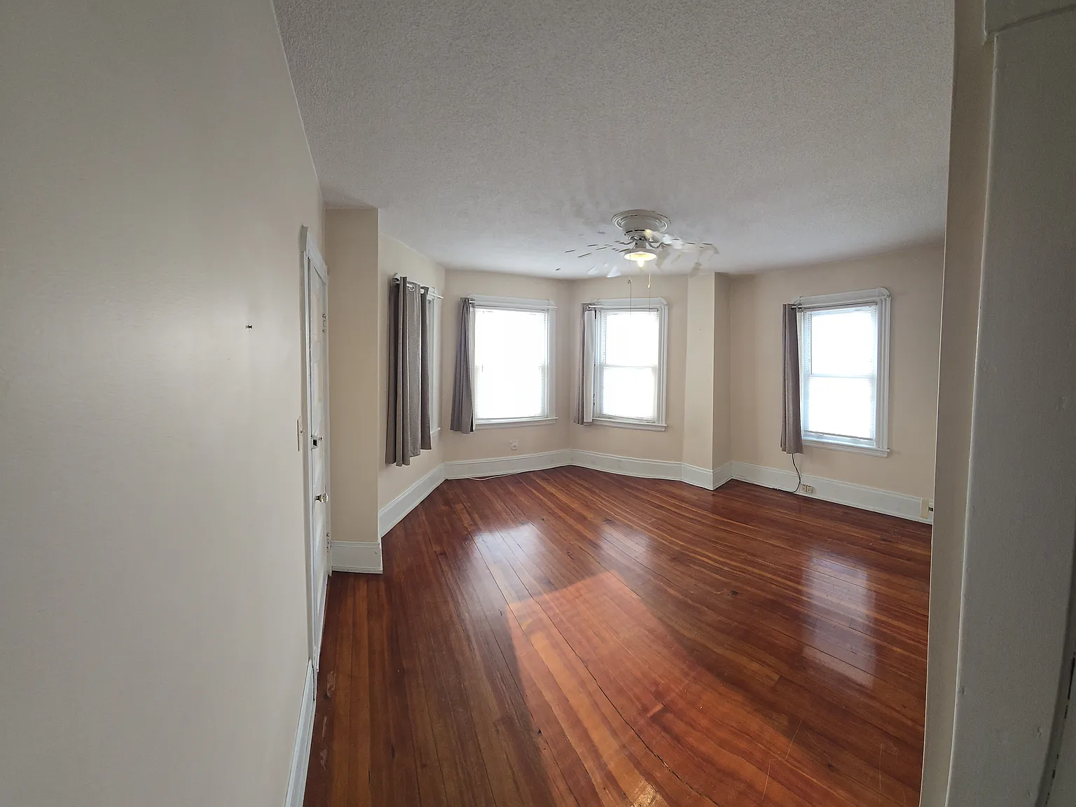 2 bed, 900 sqft, $2,000 — Photo 1