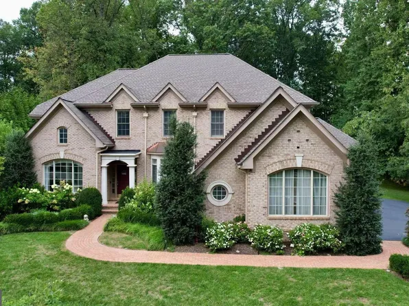 1016 Cheska Ct, Great Falls, VA 22066