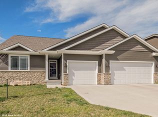 25 NE Badger Ln, Waukee, IA 50263
