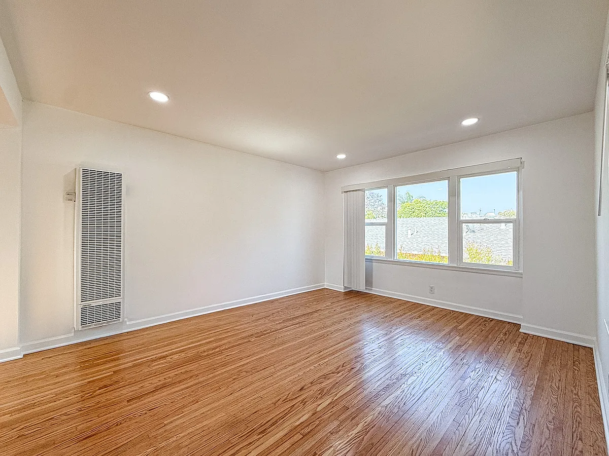 Building Photo - 331 W Windsor Rd #1