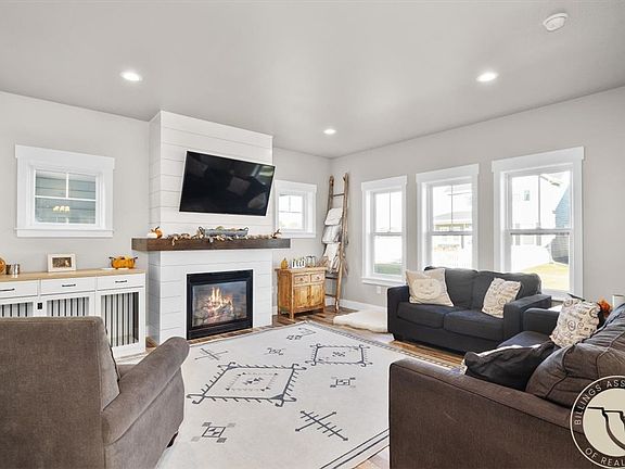 3rd image of 1616 Island View Dr