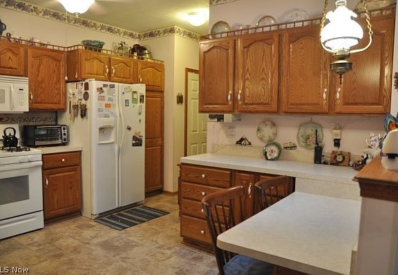 3rd image of 4 Turnberry Ln