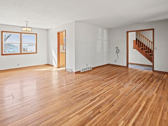 4th image of 3616 S 118th St