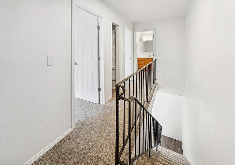 Alturas Vose Townhomes — Photo 24