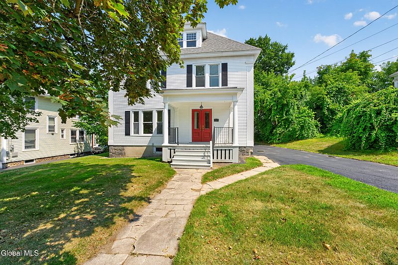 2nd image of 9 5th Avenue