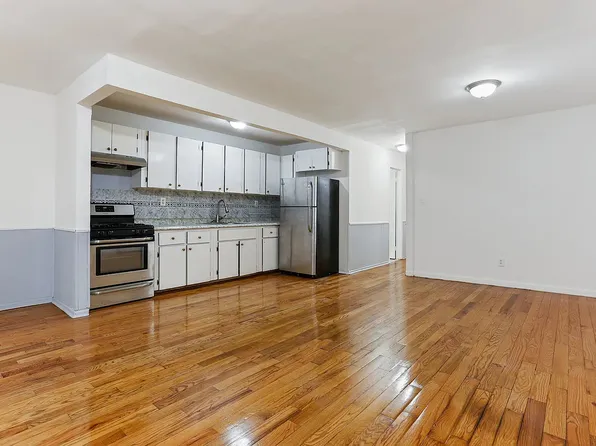 27 Pulaski Street image 4 of 13