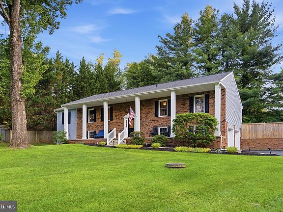 3rd image of 7376 Woodstone Ct
