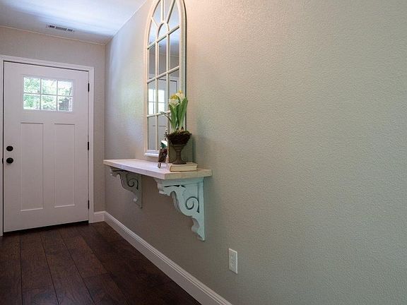 2nd image of 18 Stanton Cir