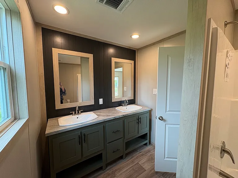 1128 S Gay Ave — Photo 57