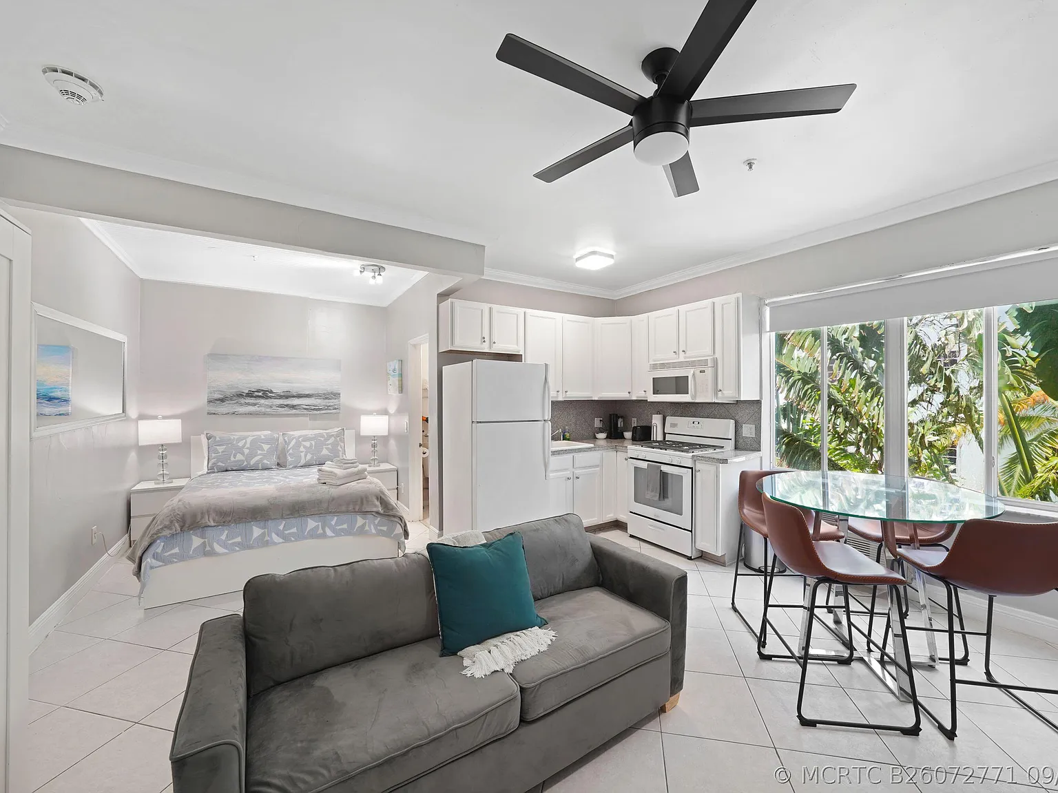 3710 Collins Ave — Photo 2