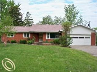 29956 Ostreich Rd, Brownstown, MI 48173