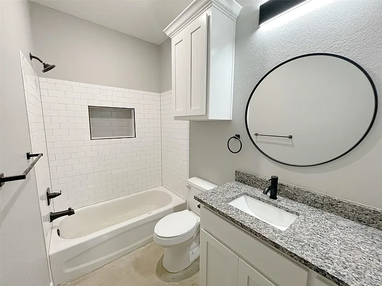 122 E Harrison St — Photo 15