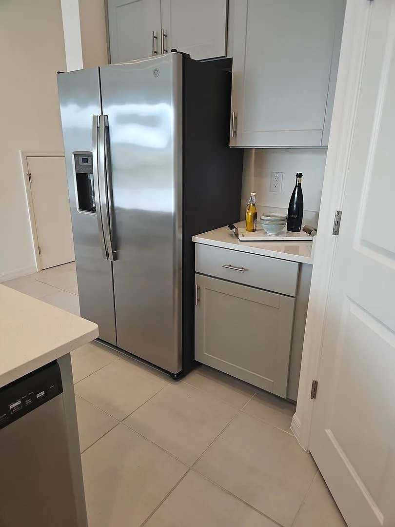Beautiful 3 bedroom townhome for rent in The Townhomes at River Landing! — Photo 4