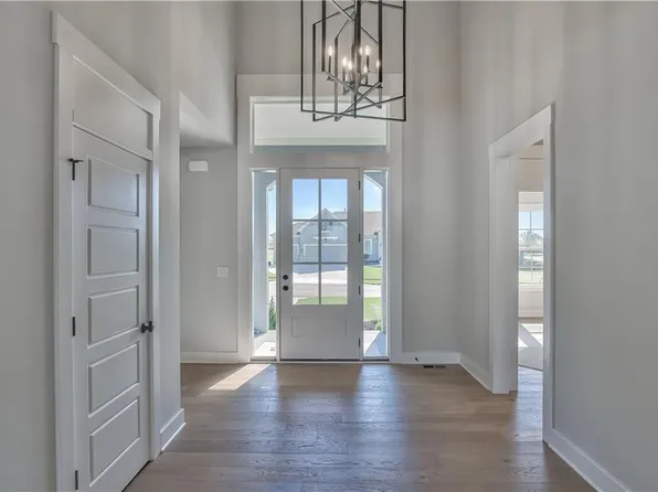 2405 W 176th St, Overland Park, KS 66085