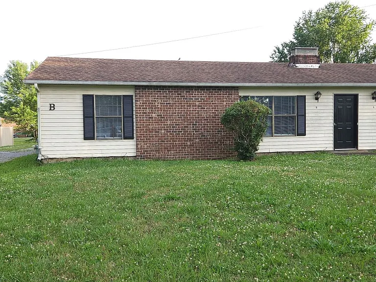340 Creekwood Ct #B — Photo 2
